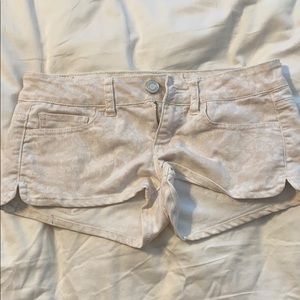 White American Eagle shorts